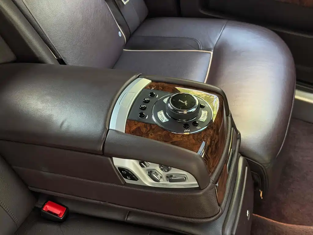 Rolls-Royce Ghost 2015 — фото 14