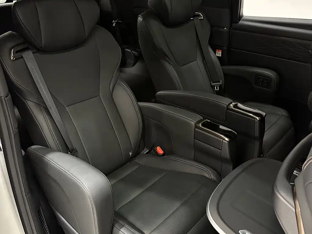 Toyota Alphard 2025 — фото 5