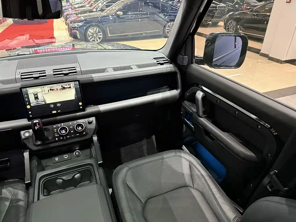 Land Rover Defender 2024 — фото 25