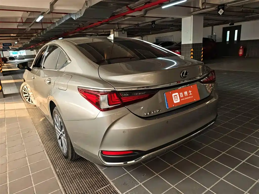 Lexus ES 2023 — фото 12