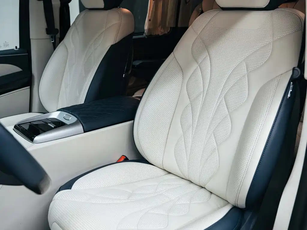 Mercedes-Benz V-Class 2020 — фото 20