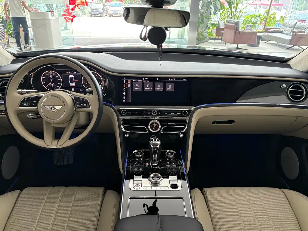 Bentley Flying Spur 2024 — фото 14