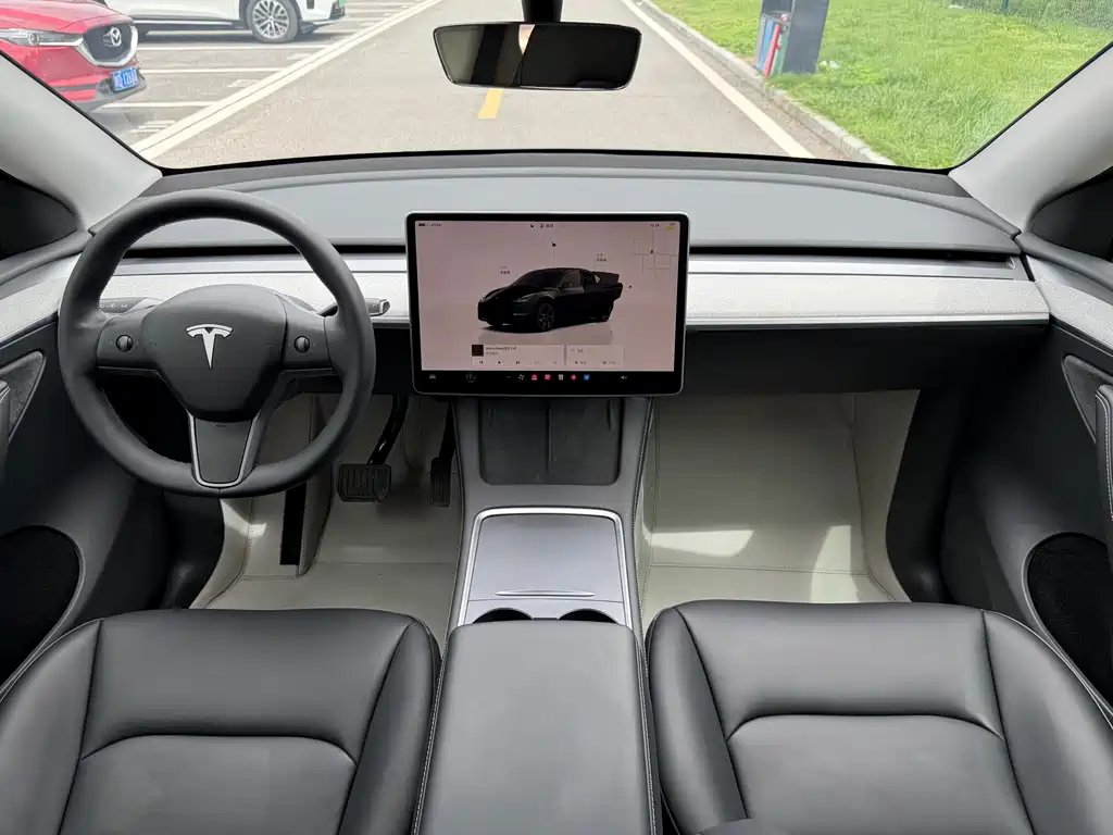 Tesla Model Y 2024 — фото 12