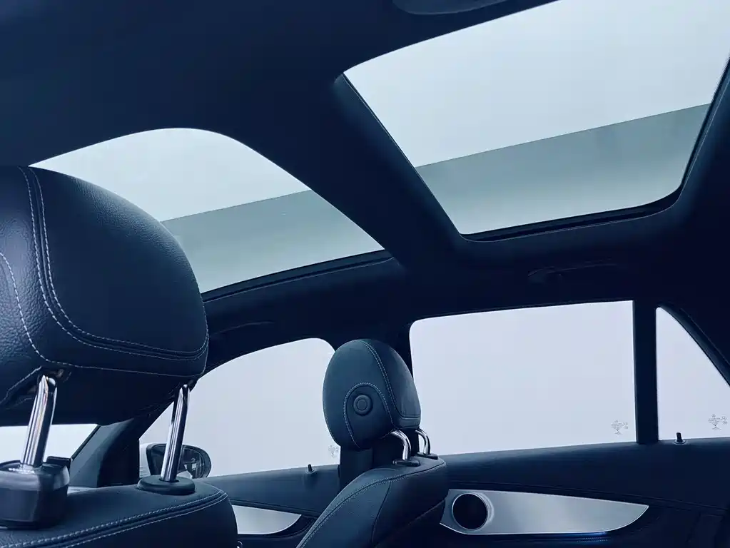 Mercedes-Benz GLC 2016 — фото 15