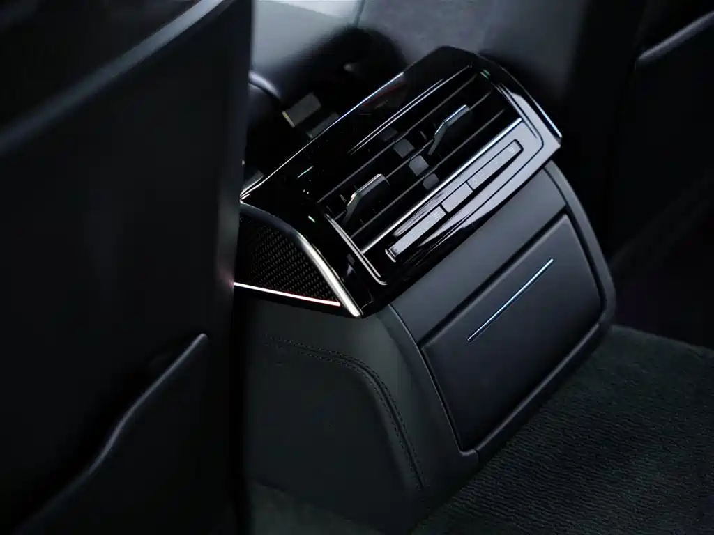 Audi S8 2021 — фото 40