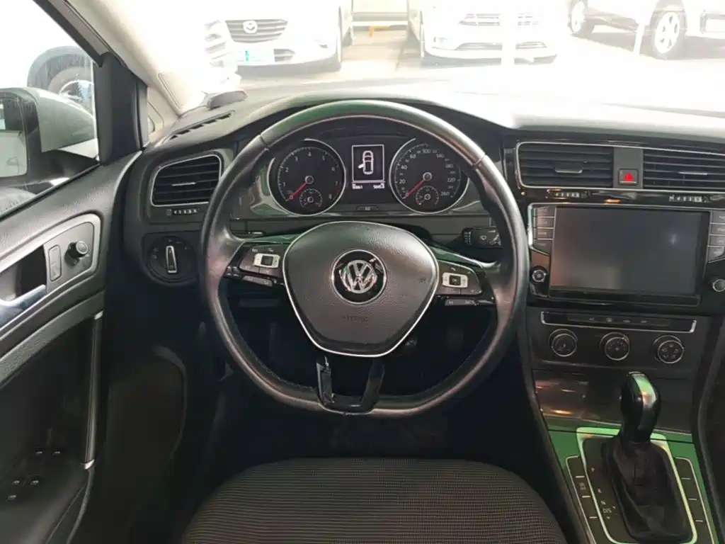Volkswagen Golf 2018 — фото 11