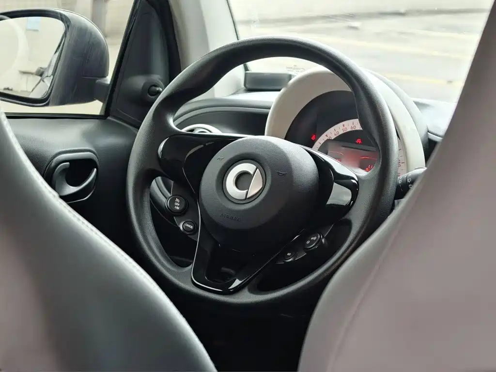 smart Fortwo 2017 — фото 15