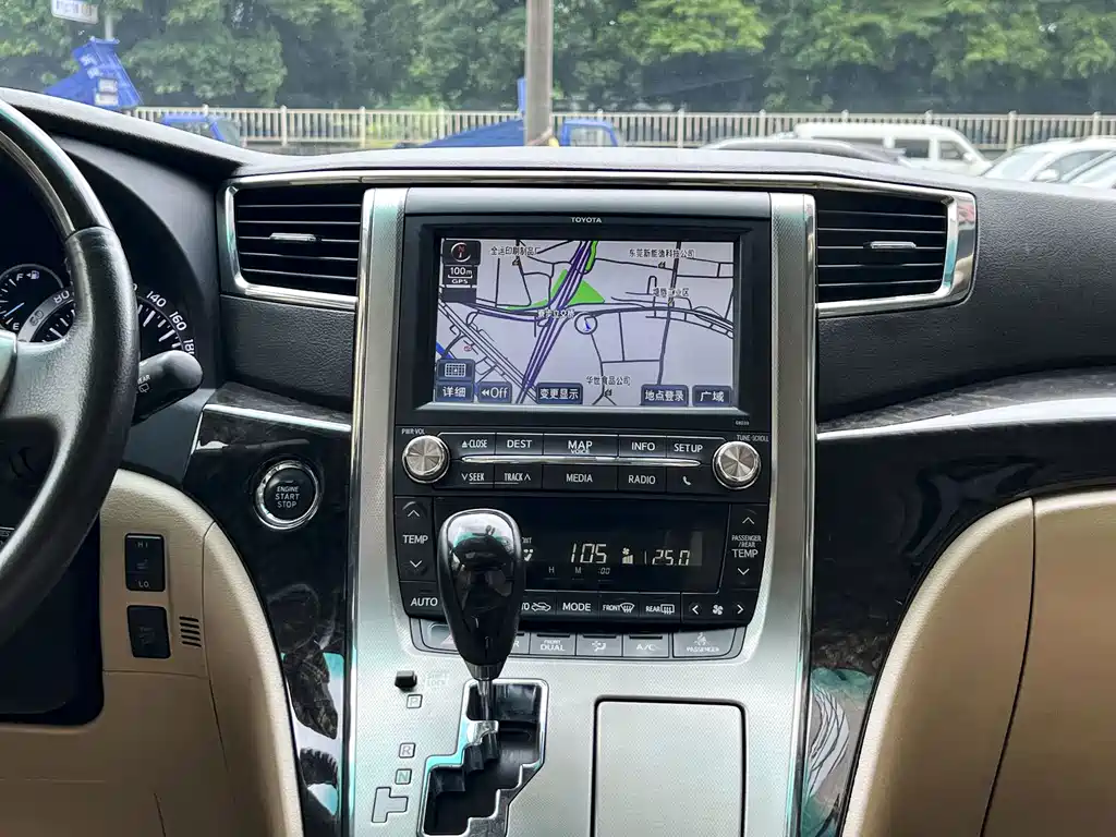 Toyota Alphard 2014 — фото 10