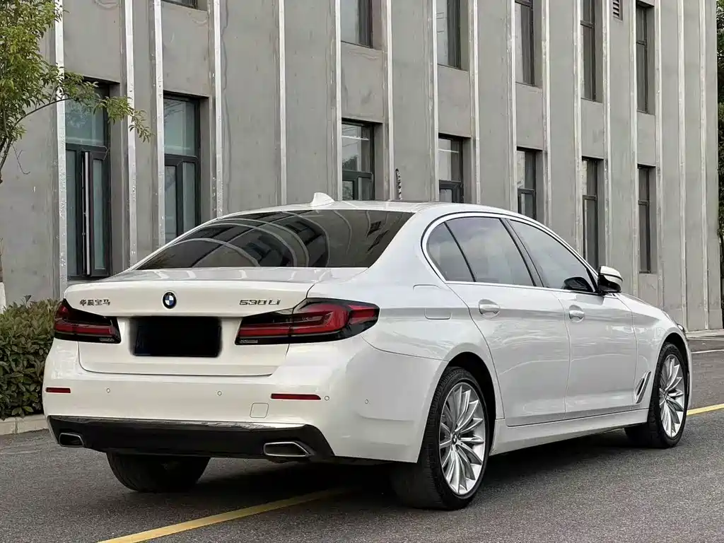 BMW 5 Series 2021 — фото 14