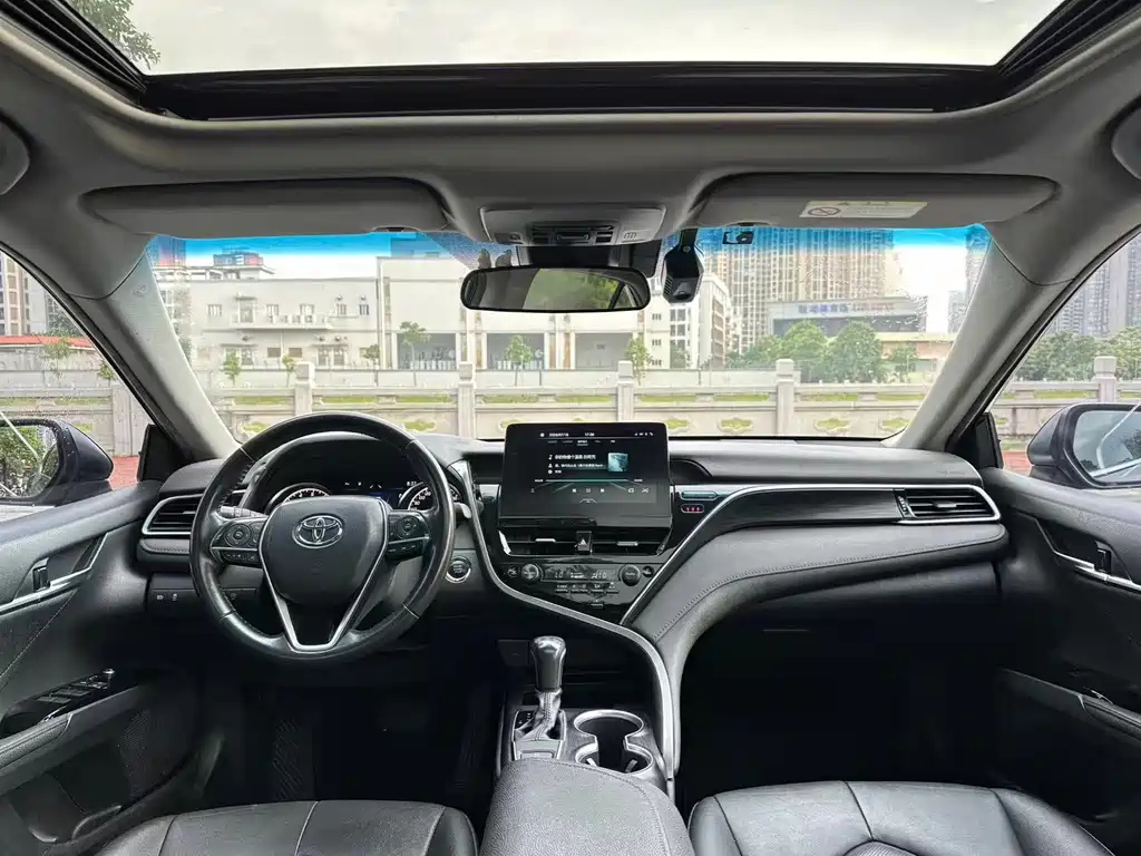 Toyota Camry 2022 — фото 9