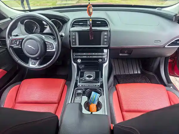 Jaguar XE 2015