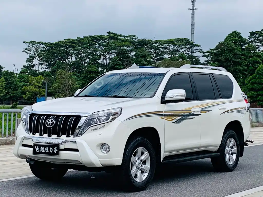 Toyota Prado 2015 — фото 1