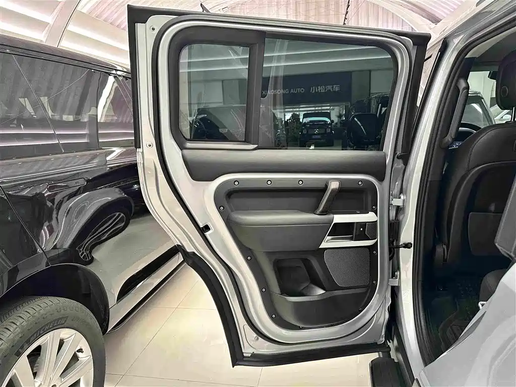 Land Rover Defender 2020 — фото 24
