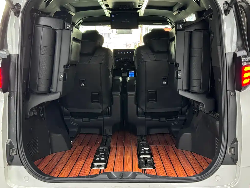 Toyota Alphard 2024 — фото 23