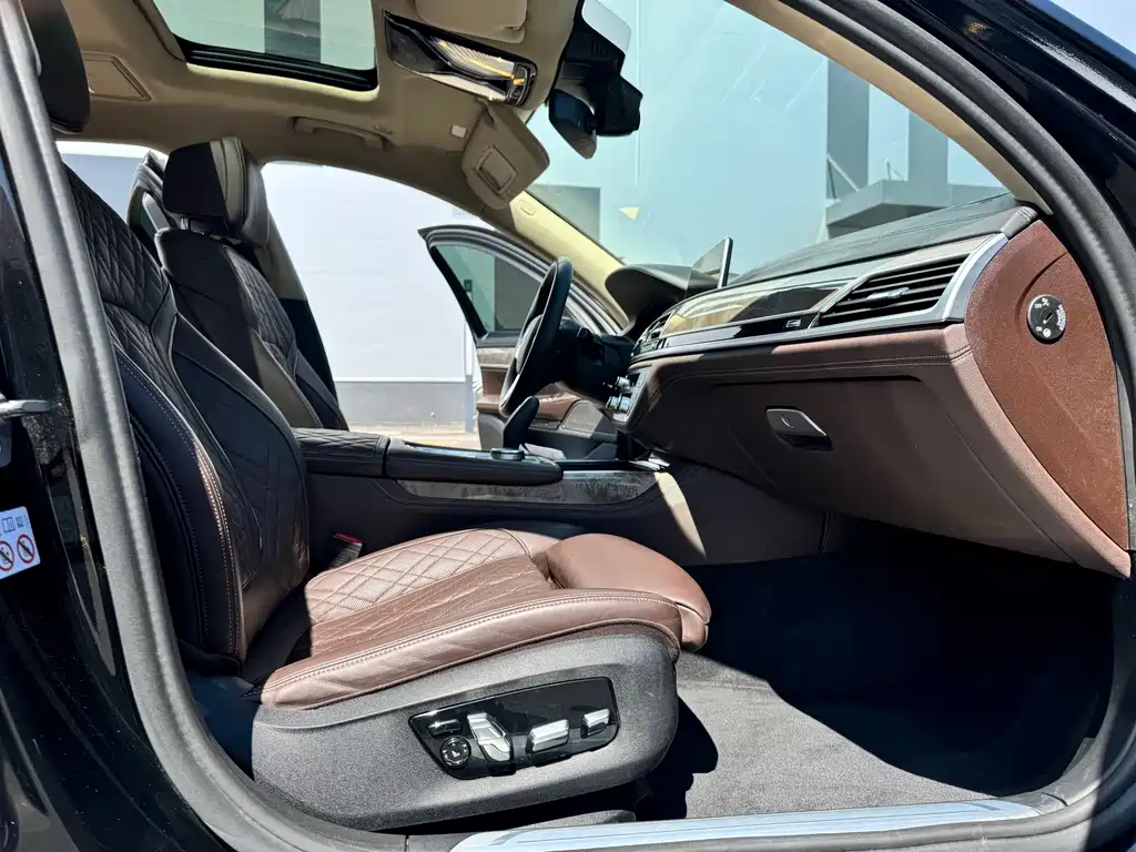 BMW 7 Series 2022 — фото 12