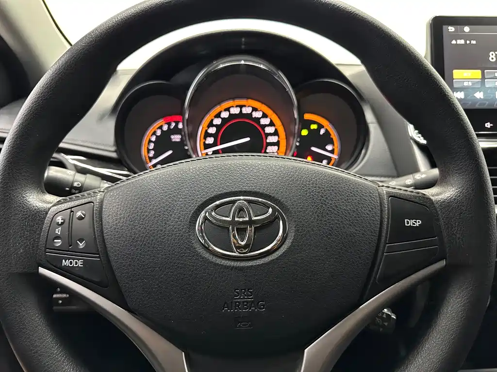 Toyota Yaris L 2022 — фото 17