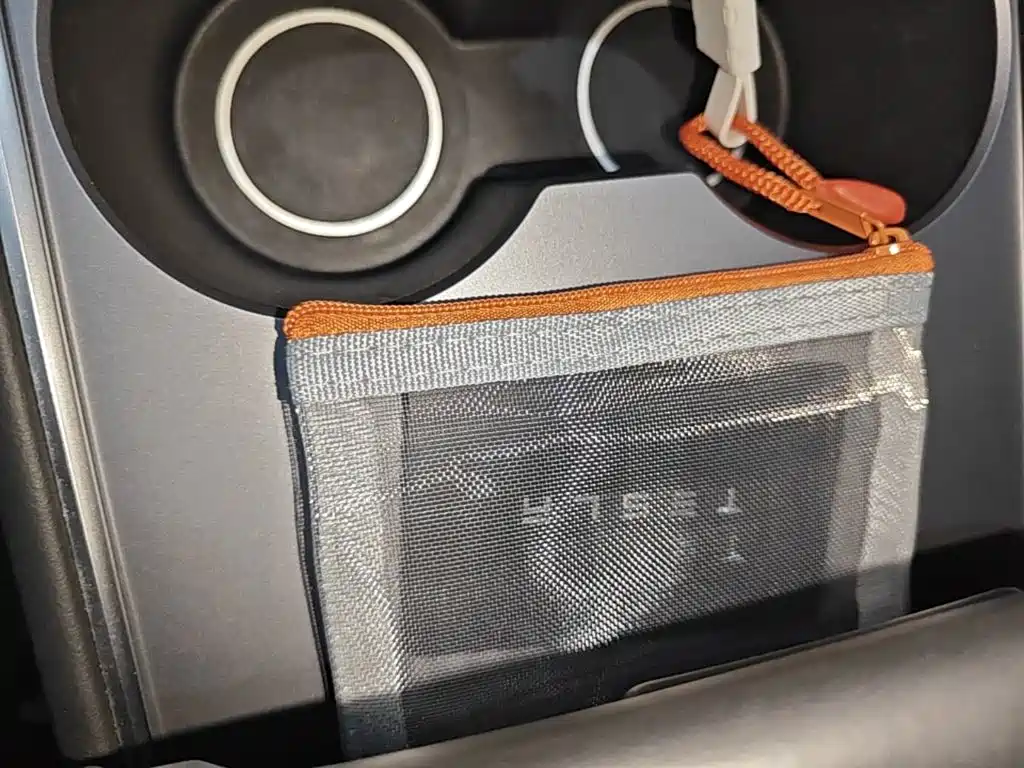 Tesla Model Y 2022 — фото 9