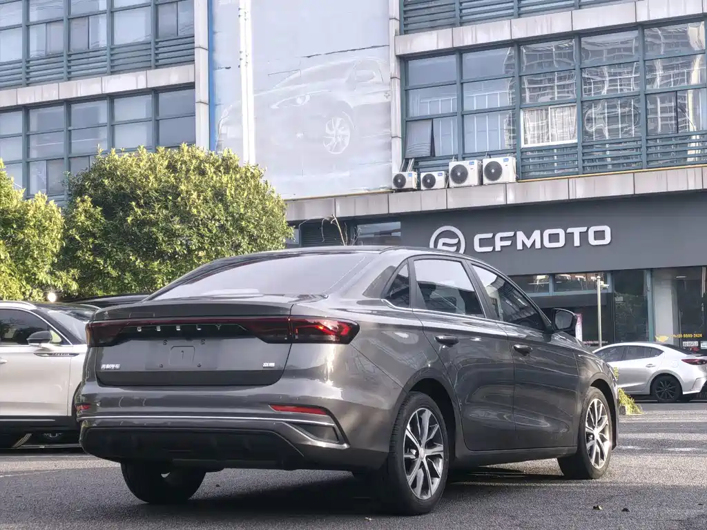 Geely Emgrand 2024