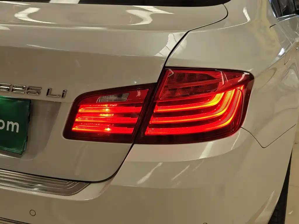 BMW 5 Series 2016 — фото 8