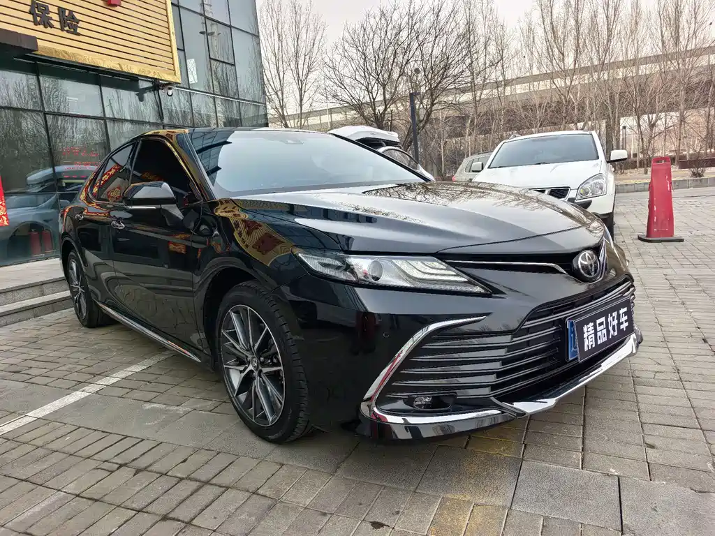 Toyota Camry 2023 — фото 3