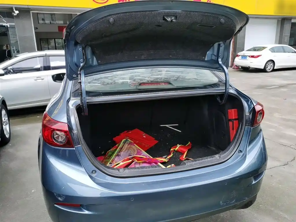 Mazda 3 Axela 2016 — фото 19
