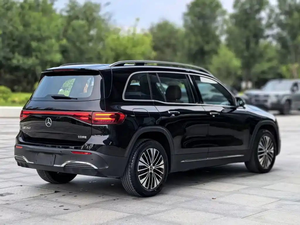 Mercedes-Benz EQB 2025