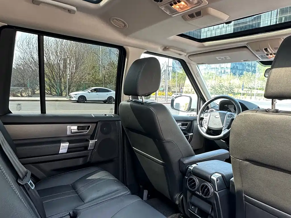 Land Rover Discovery 2017 — фото 7