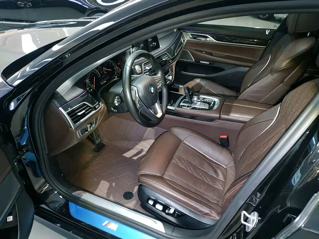 BMW 7 Series 2018 — фото 15