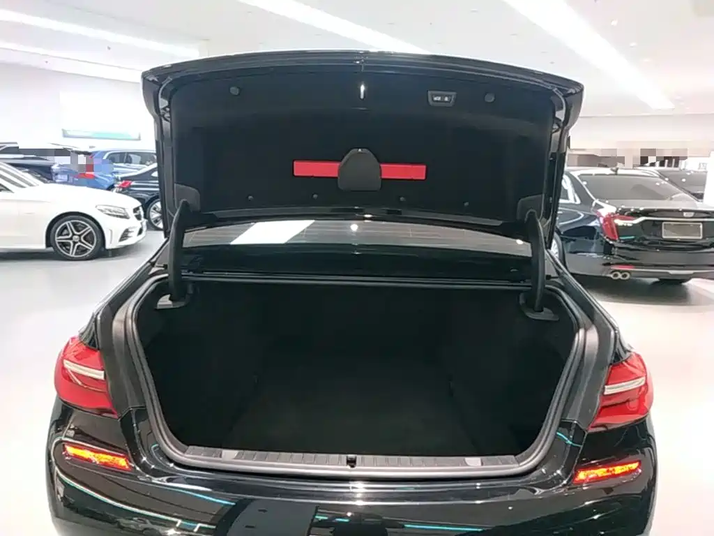 BMW 7 Series 2018 — фото 19