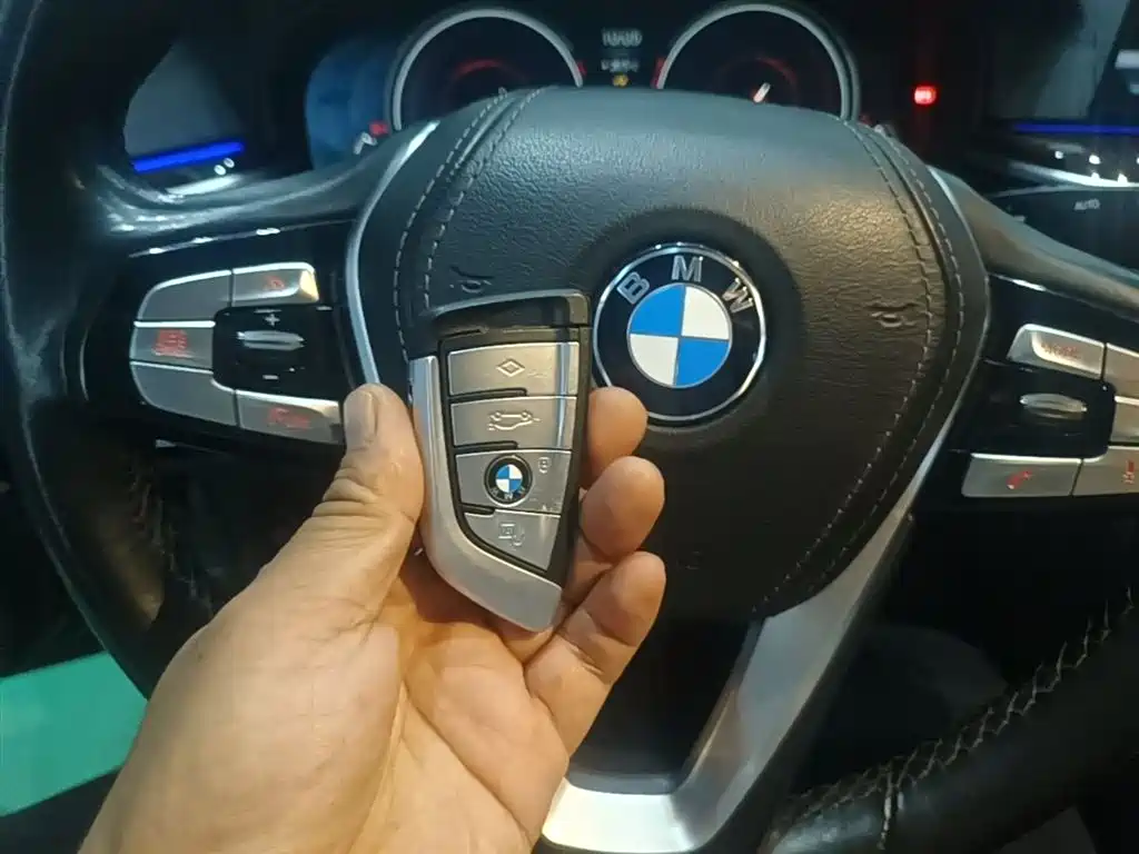 BMW 5 Series 2019 — фото 9