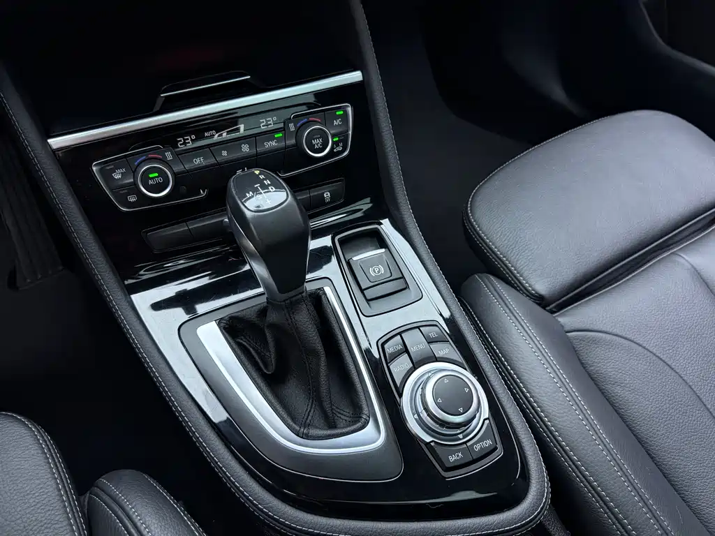 BMW 2 Series Station Wagon 2015 — фото 16