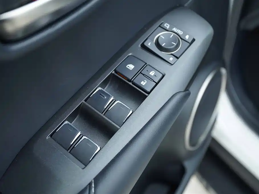 Lexus NX 2019 — фото 11