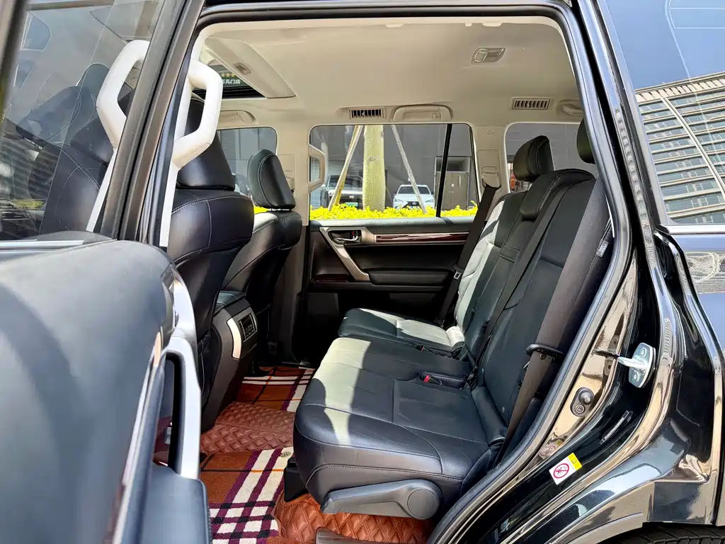 Lexus GX 2019 — фото 20
