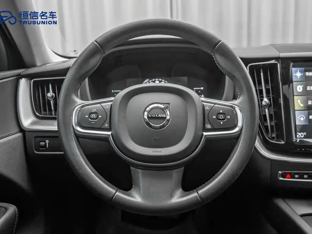 Volvo XC60 2019 — фото 16