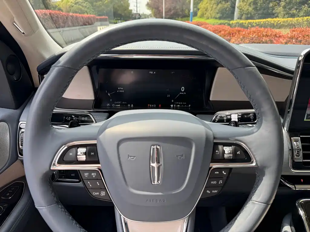 Lincoln Navigator 2020 — фото 10