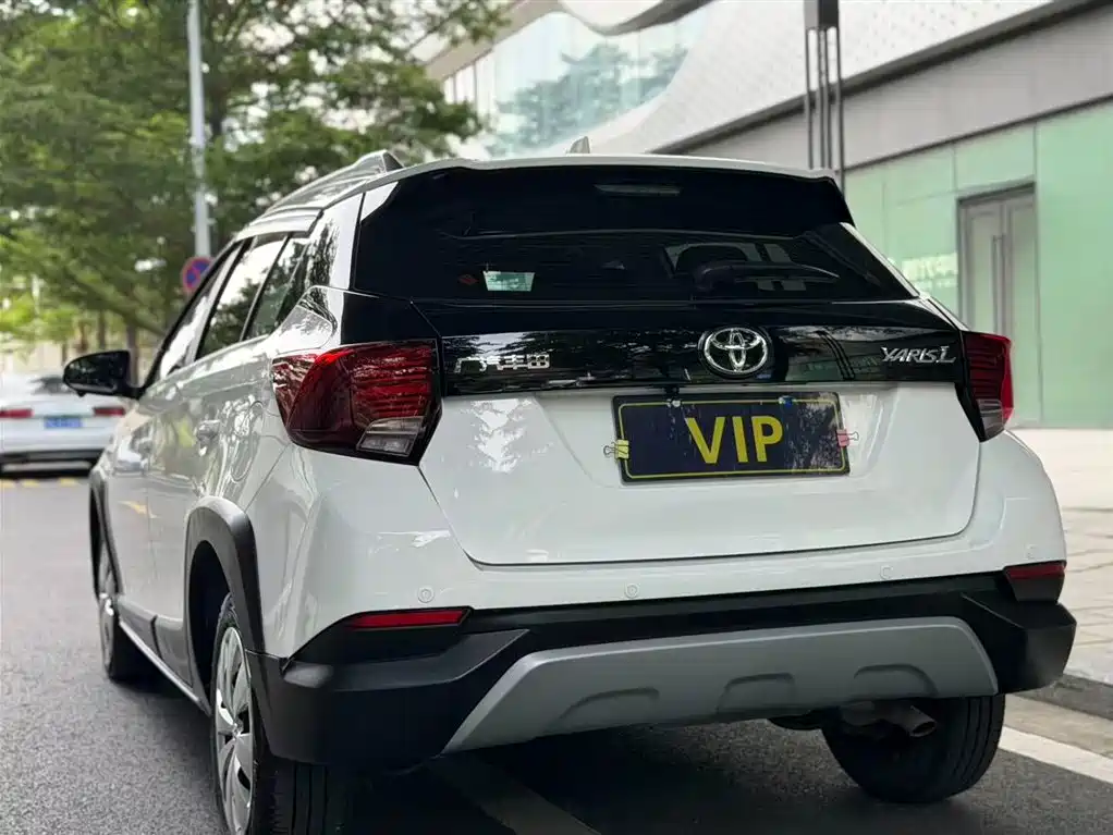 Toyota Yaris L 2023 — фото 9