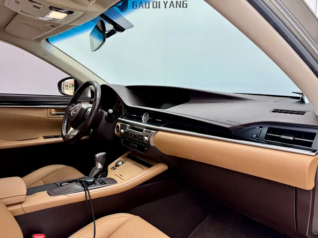 Lexus ES 2017 — фото 15