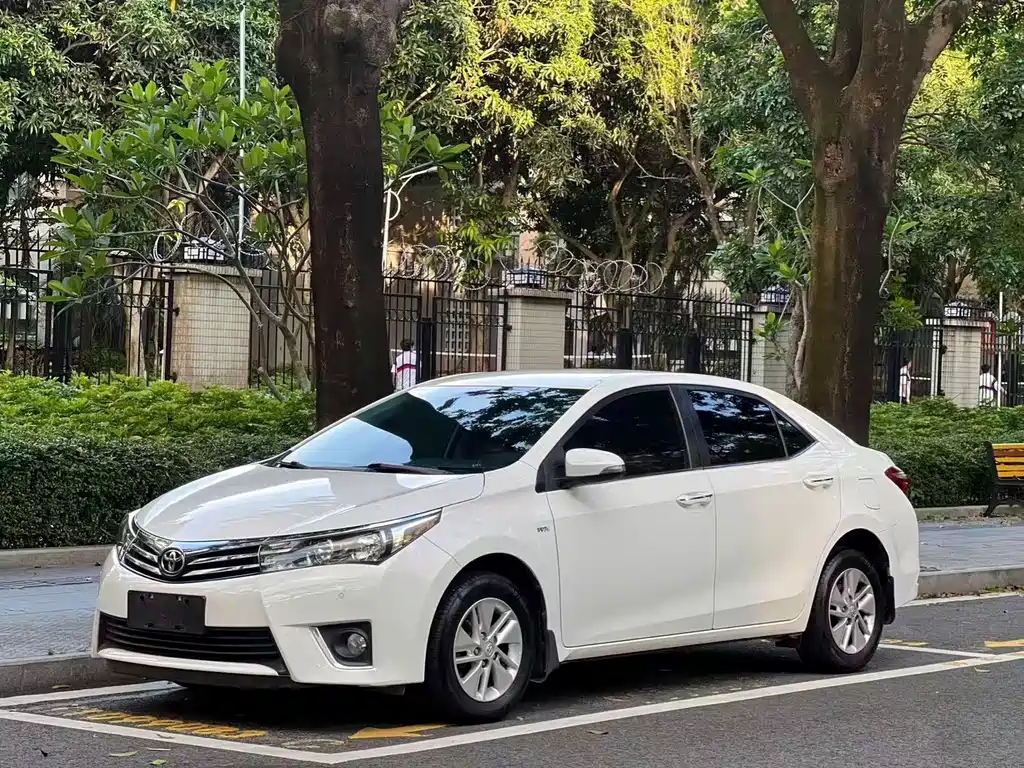 Toyota Corolla 2017 — фото 1
