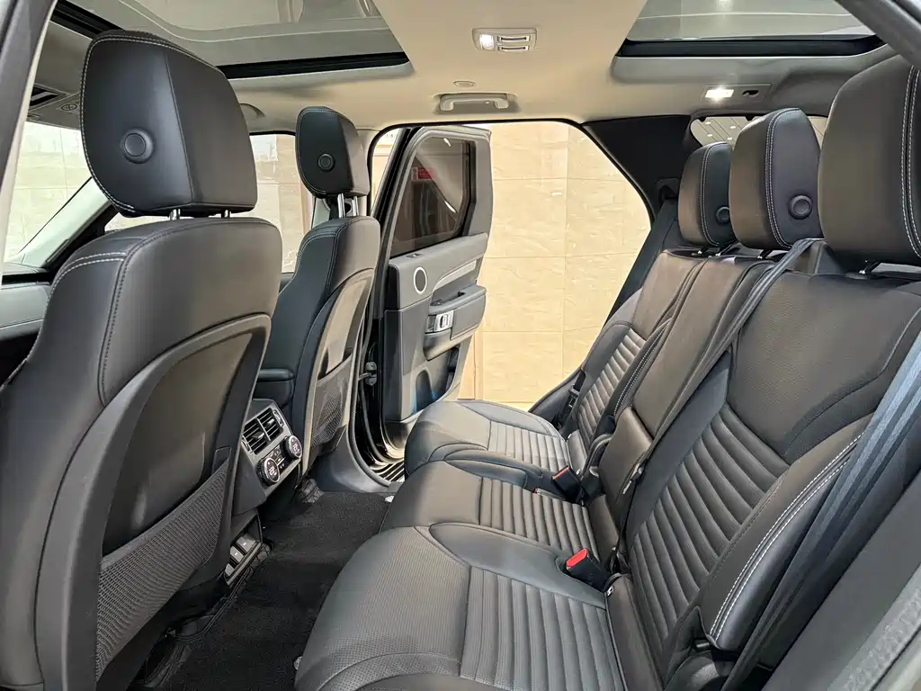 Land Rover Discovery 2023 — фото 12