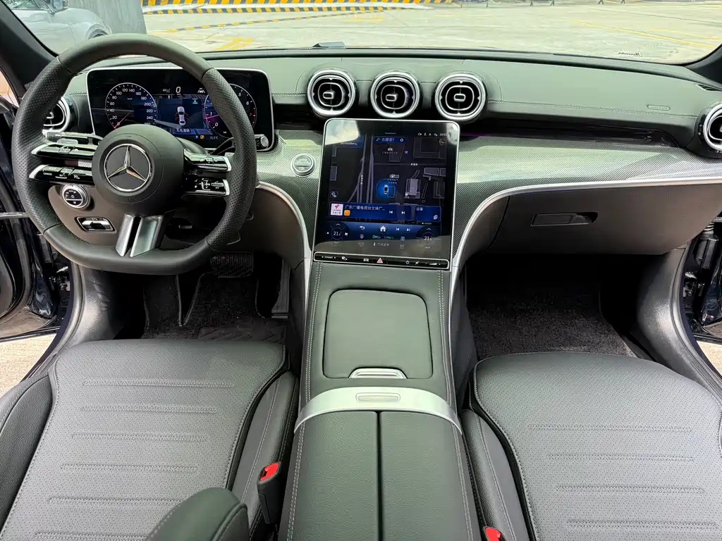 Mercedes-Benz C-Class 2025 — фото 15