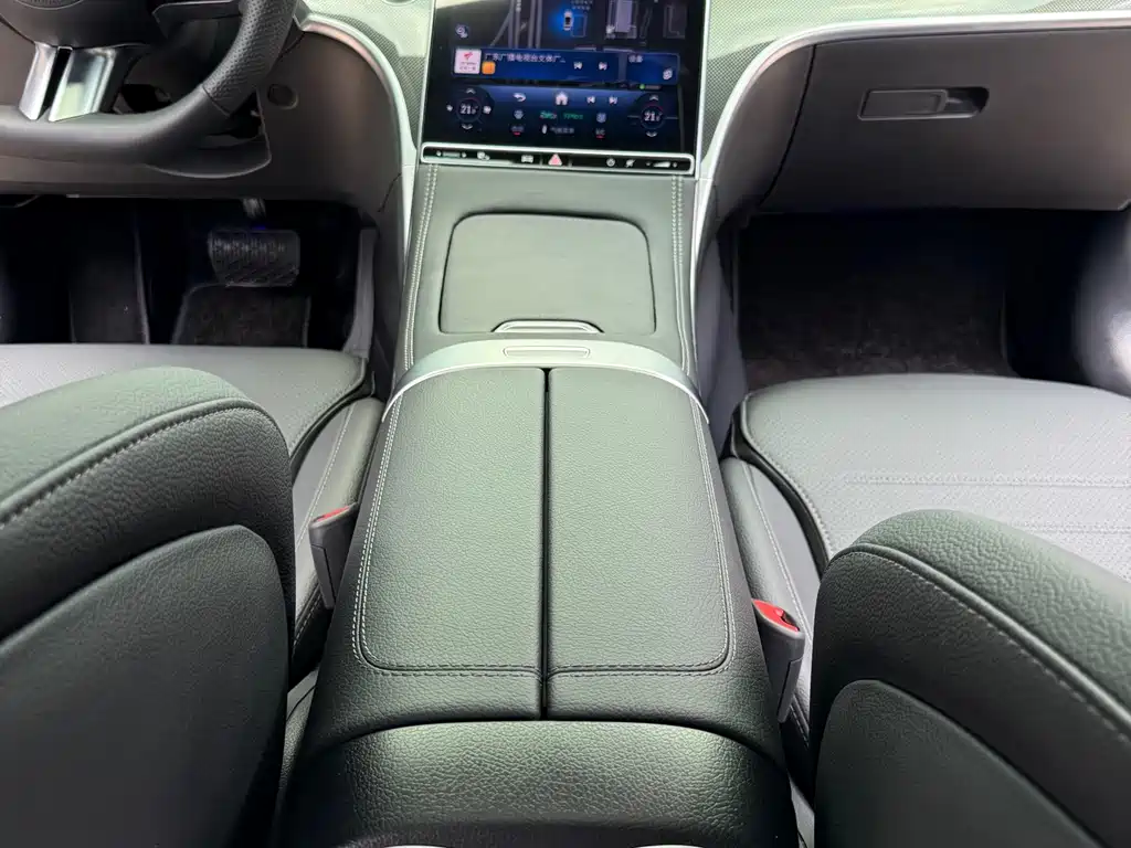 Mercedes-Benz C-Class 2025 — фото 16