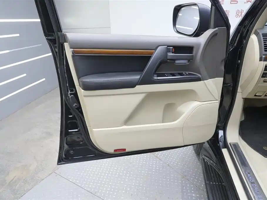 Toyota Land Cruiser 2019 — фото 13