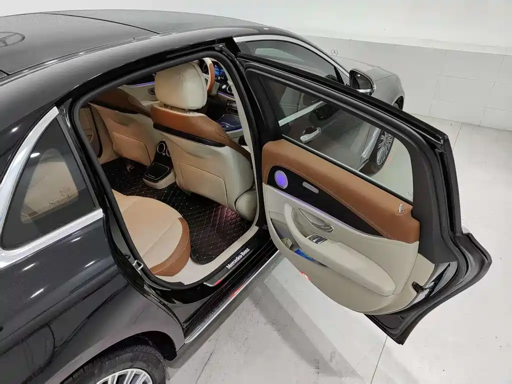 Mercedes-Benz E-Class 2022 — фото 18
