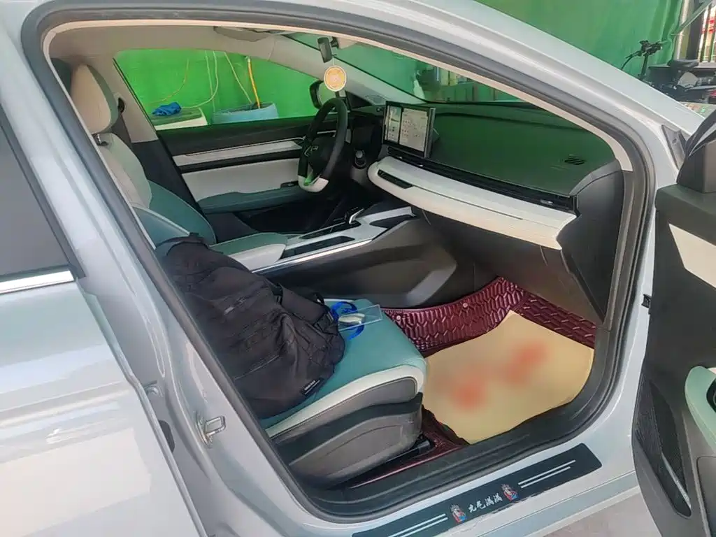 Geely Emgrand L Hip 2023 — фото 25