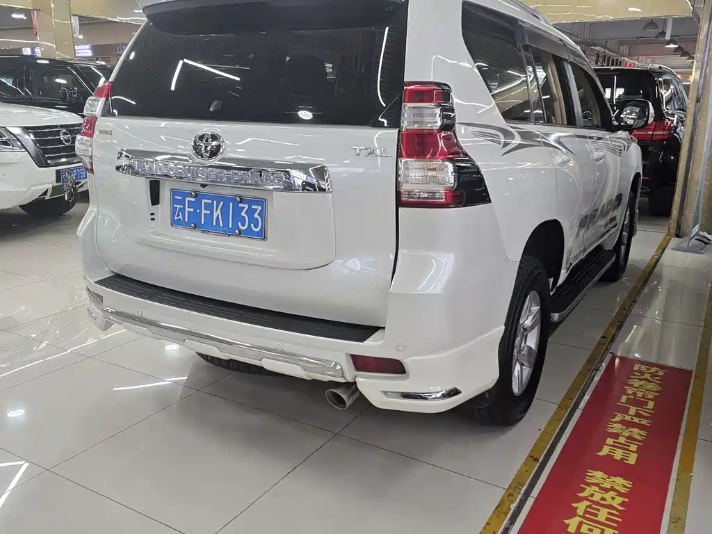 Toyota Prado 2017 — фото 11