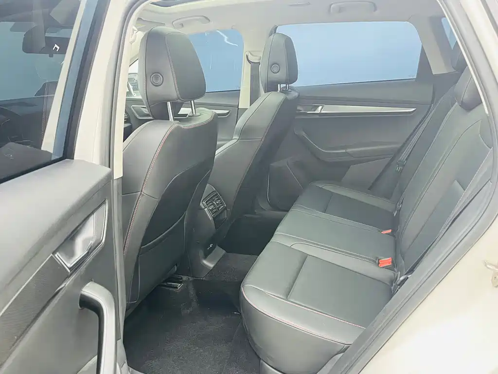 Skoda Karoq 2023 — фото 9