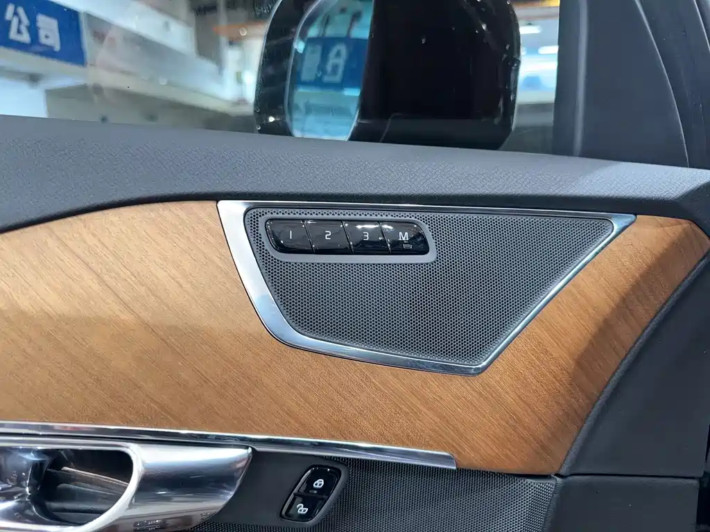 Volvo XC90 2021 — фото 13