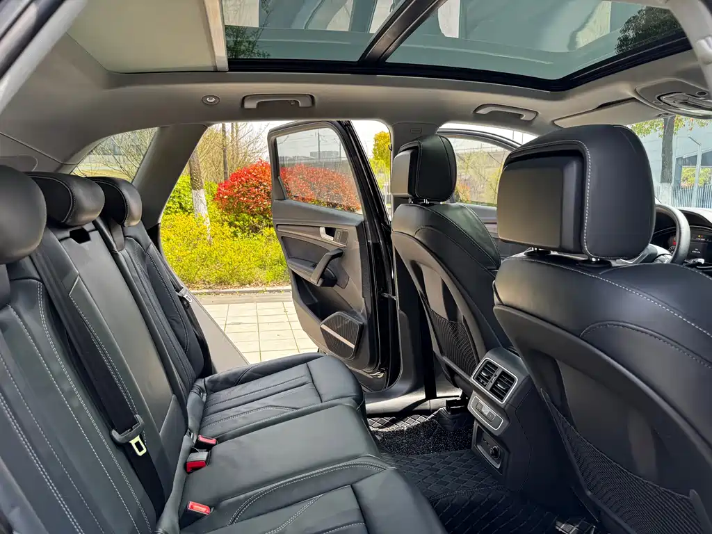 Audi Q5L 2023 — фото 13