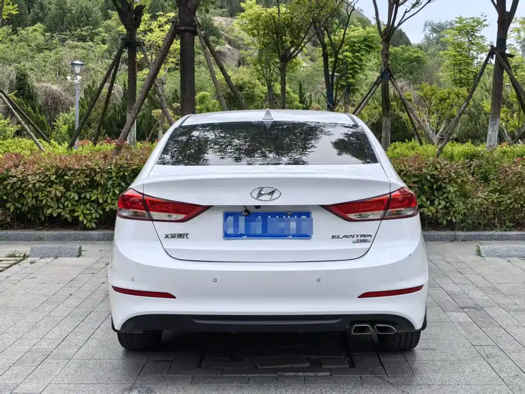 Hyundai Elantra 2019 — фото 8