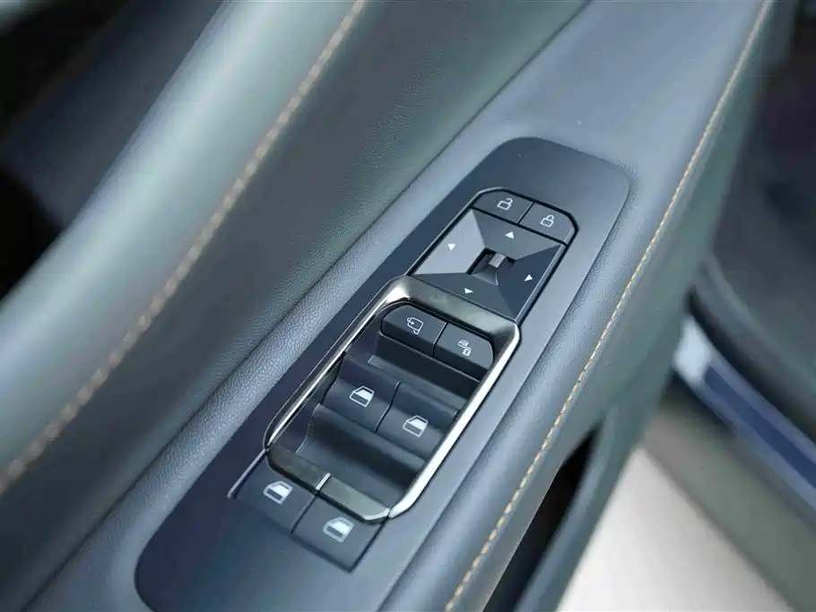 Ford Edge 2023 — фото 10